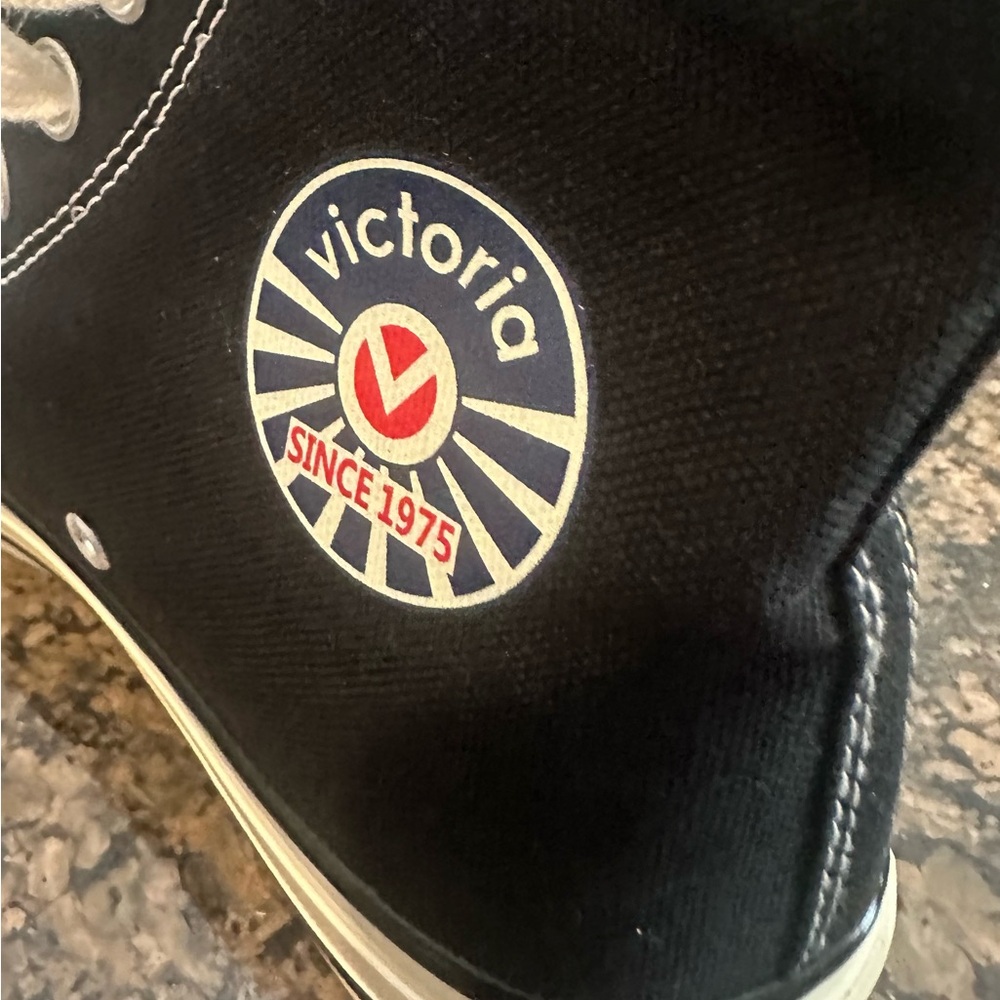White High-Top Sneakers with Star Logo - Picture 3 of 7